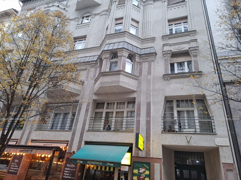 Október 6. utca 15.