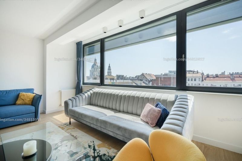 Október 6. utca 24.